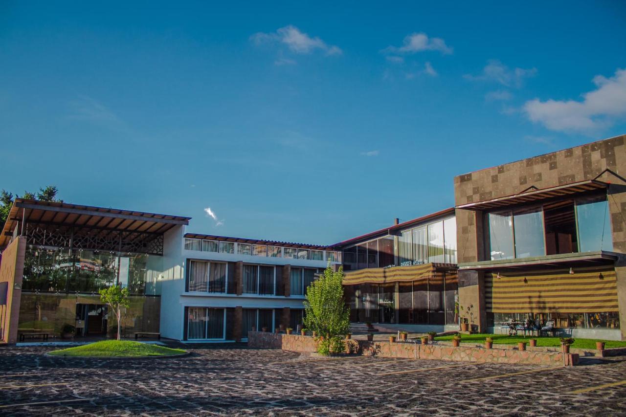 Hotel Rancho Tabachines Ситакуаро Экстерьер фото